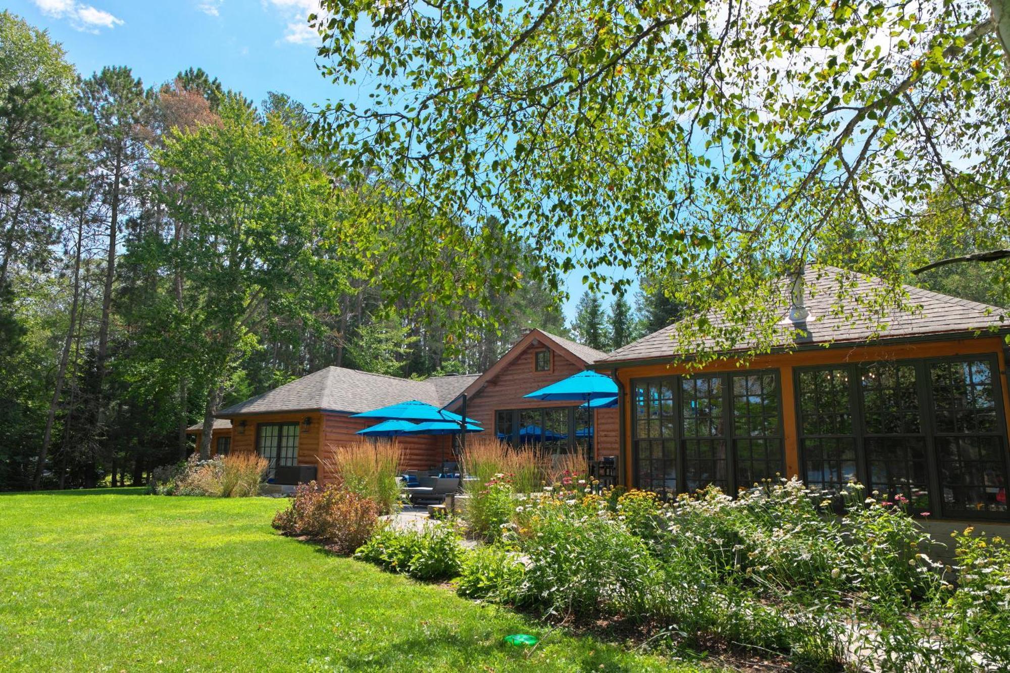 Hotel Haliburton Post House Minden Exterior foto